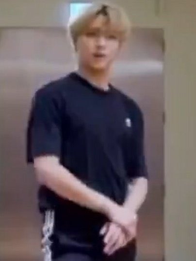 haechan having a good posture— a VERY short thread because he doesn't like his back