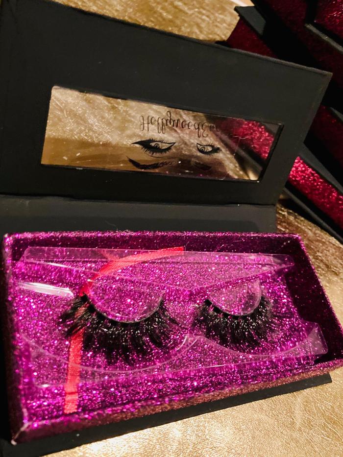 Eyesmakeups's tweet photo. This time at #Christmas2020 Just style your eye with hollywood BBB #lashes.
Get 20% off till #25december. Avail this big #Christmas OFFER.
LINK IN BIO🖇️
THE HOLLYWOOD BBB LASH WITH LUXURY CASE AND COMPLIMENTARY LASH TWEEZER
#makeupartists #bigeyes #lasheseye
 #Wednesdayvibe https://t.co/a8v9BHDxaA