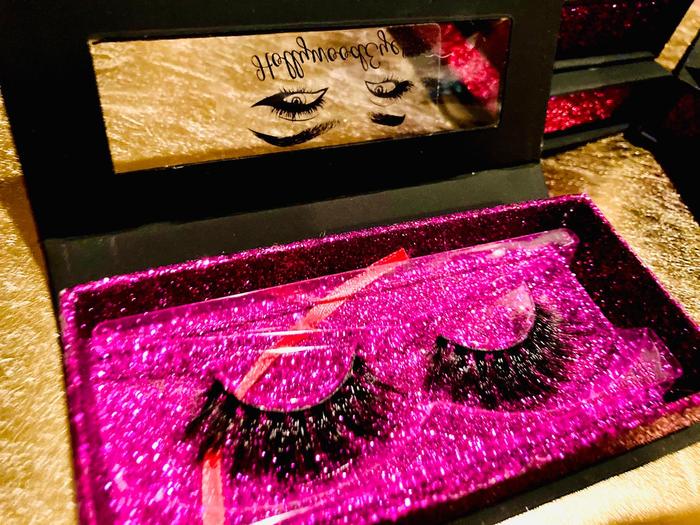 This time at #Christmas2020 Just style your eye with hollywood BBB #lashes.
Get 20% off till #25december. Avail this big #Christmas OFFER.
LINK IN BIO🖇️
THE HOLLYWOOD BBB LASH WITH LUXURY CASE AND COMPLIMENTARY LASH TWEEZER
#makeupartists #bigeyes #lasheseye
 #Wednesdayvibe