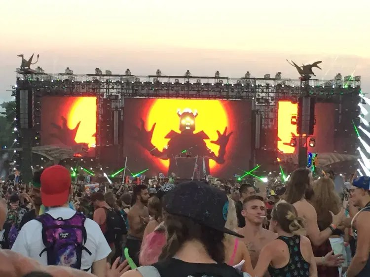 InYourBassMedia's tweet photo. @subdocta #subdocta #huxleyanne @thehuxleyanne @ATLiensOfficial #atliens @MUSTDIEmusic b2b @Eptic #eptic #mustdie! https://t.co/TxGKEWEi6f