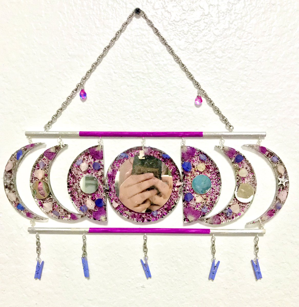 AmberLukinbeal's tweet photo. I should really wait till tomorrow to post this but I’m too excited about it! My dad gave me an idea to make one of these into a picture holder and it turned out so cute! 💜✨😭 
👉🏼Adding to my site now! https://t.co/V2191ltSbg