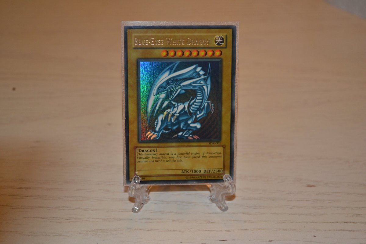 Not sure how many of you guys had this when you were kids... but recollecting these nostalgic cards have been really fun. Got back into the hobby when the Pokémon craze was going on. Lmk if you have any favourites from back in the day as well, would love to hear them! 😋