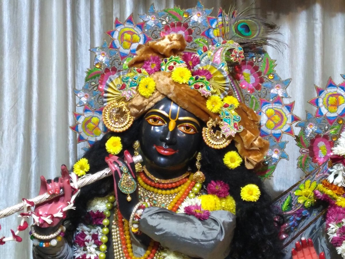 IskconAmravati's tweet photo. Sringar Darshan Sri Sri Rukmini Dwarkadhish ISKCON Amravati Date 16/Dec/2020
#iskcon #iskconlive #iskconamravati #Krishna #RadhaKrishn #radhakrishna #radha #amravati https://t.co/2ibTn64K84