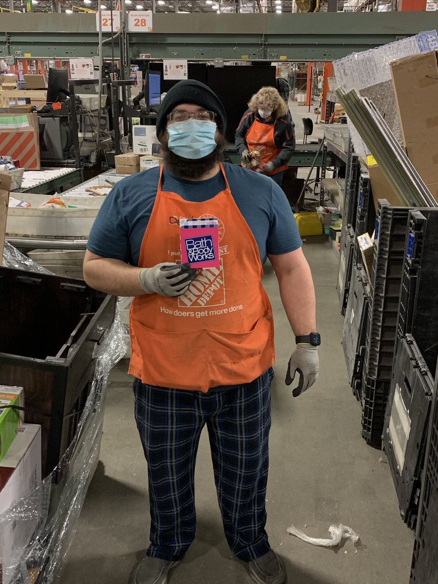 KathySwartz24's tweet photo. Congratulations to Derek Roberts for winning our Christmas PJ drawing on Monday on 2nd key! Continue that Christmas spirit team! @HDRLC8615 https://t.co/N102ViSXaq