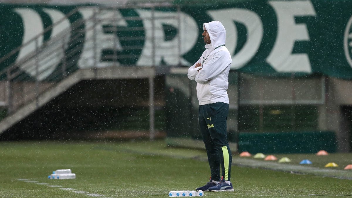 Palmeiras's tweet photo. Abel Ferreira e sua comissão técnica no Allianz Parque:

📊 7 jogos
🐷 7 vitórias
⚽️ 20 gols marcados 
❌ Nenhum gol sofrido

Vamos por mais! 🇵🇹

#AvantiPalestra #AlmaECoração
#AlviverdeImponente #PALxLIB https://t.co/Hfsi8ZzD27