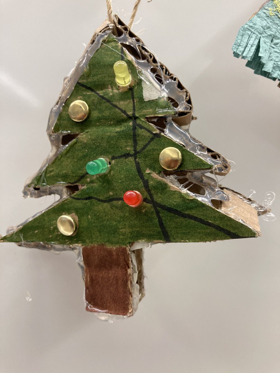 LewelynLee's tweet image. LED circuit projects in time for the holidays. #electriccircuits