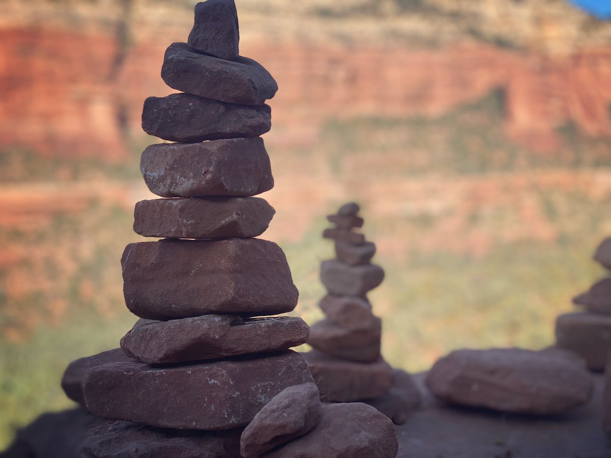 LindseyHenry365's tweet image. Rock stacks around the Devil’s Bridge. ⛰ 🥾 🪨 

#Sedona #hiking #DevilsBridge #Arizona #roadtrip