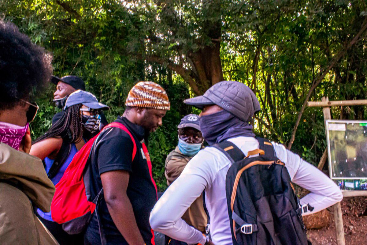 BEBRAVElifestyl's tweet photo. Hiking 🥾 helps to keep you calm, positive and happy. Also through hiking you reflect, recharge and reconnect with yourself.

#bebravelifestyle 
#BeBrave https://t.co/zooJ0UvuEc