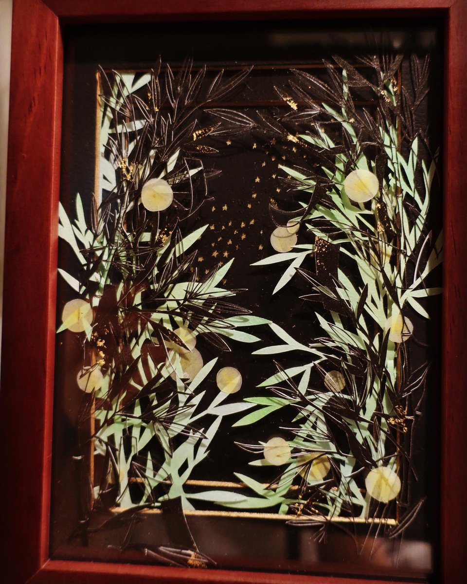 金平糖 4 16 切り博 水木休み 和紙やトレーシングペーパー 切り絵用紙やコピー用紙など色々な種類の紙を使って作品づくりをしてます 紙の記念日なので紙を使った作品をアップするタグ