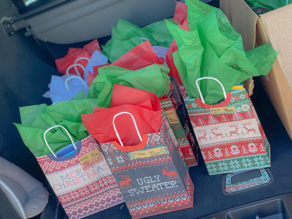 Special deliveries worth every smile 🎁 <a href="/Horizon_Jaguars/">Horizon Elementary School</a>