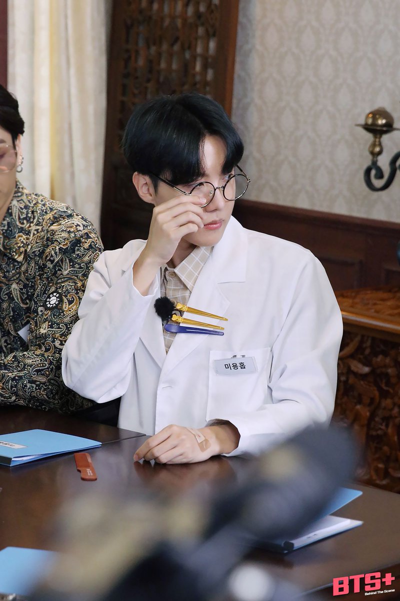 jhobics's tweet photo. ☆ #제이홉 #JHOPE @BTS_twt https://t.co/8bZQMhNYN1