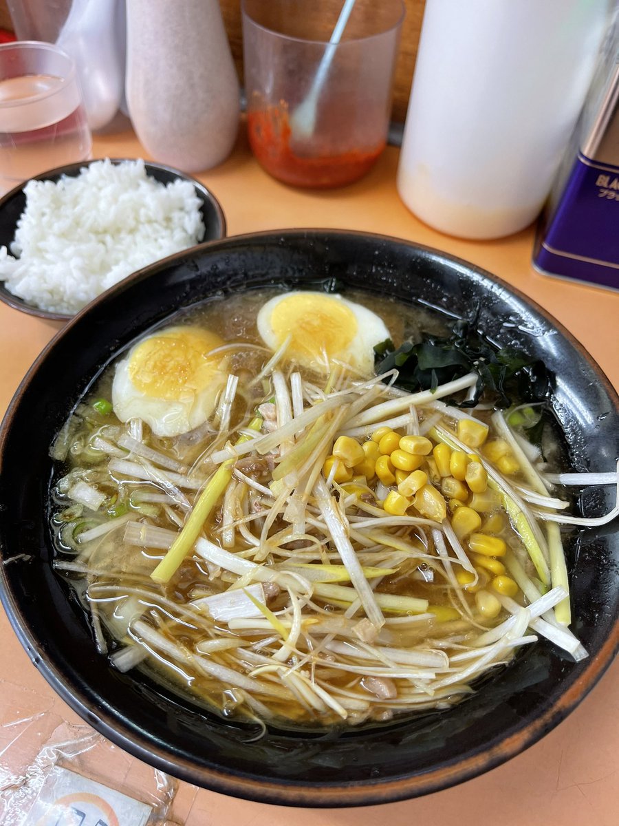 バスアマ ラーショ巡りの旅 ニューラーメンショップ川崎大島店 ネギラーメン味玉半ライス 食べた事無い醤油推しのスープ ラーショっぽく無くだがラーショ 麺はやや太めのモッチリタイプ ネギ味噌のお客さんが多い 次回はネギ味噌ラーメンかな ニュー