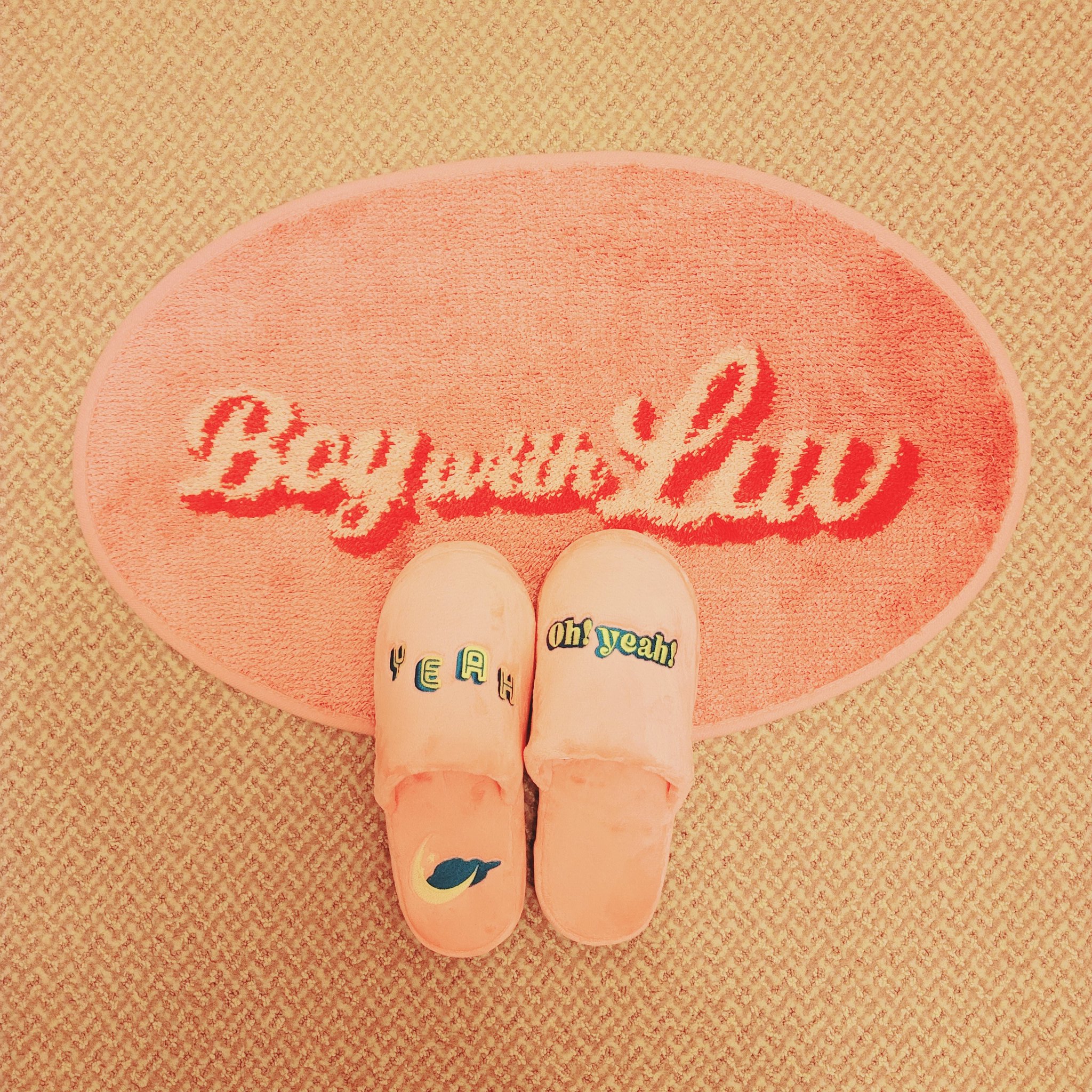 Maui No Twitter 購入品 Bts Pop Up Space Of Bts In Yokohama Boy With Luv ラグマット ピンク Boy With Luv スリッパ ピンク Bts Army 防弾少年団 Spaceofbts 반탄소년단 아미 横浜 グッズ 韓国 Kpop Boywithluv