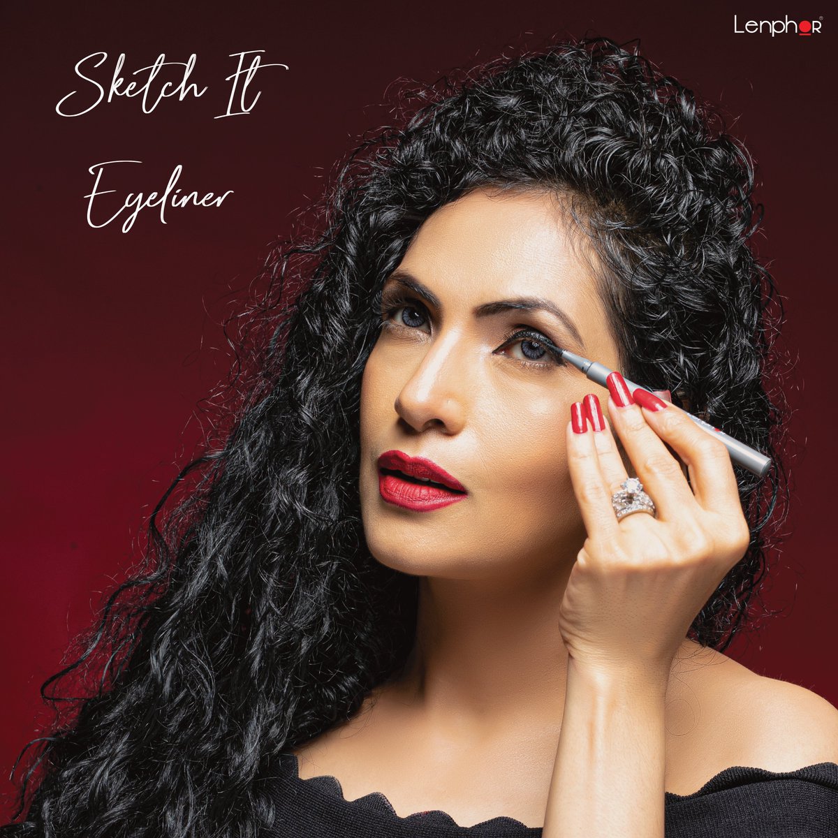 LenphorOfficial's tweet photo. Smashing😍 the look with her eyes the one and only ♥️ @realsimranahuja
Shop now from- https://t.co/xVGC4qbZ1c
#SimranAhuja
#Lenphor #SketchItOn
#NoFilterjustmakeup #Bethebossbae
#sketchit #eyeliner #eyepen #eyesketch #beautystash #vegan #vegancosmetics #eyesonyou https://t.co/hTmDszONan
