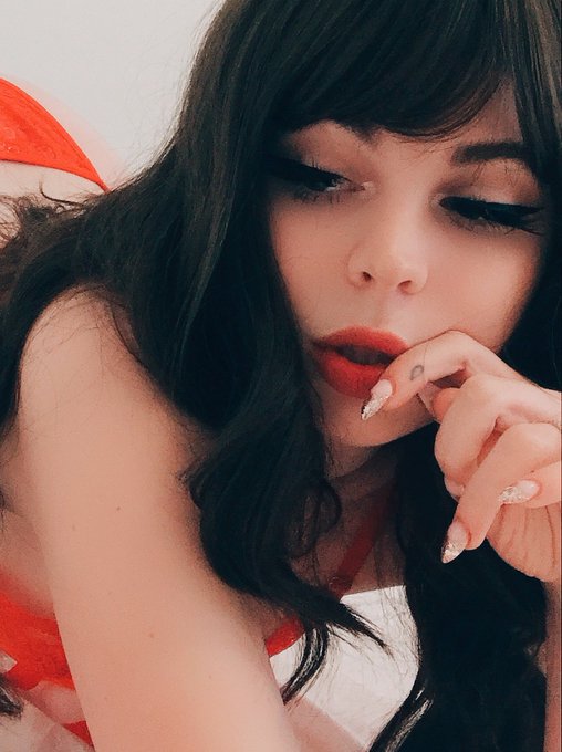 thinking abt girls 🍰🧋 https://t.co/ORFgd9ssAK