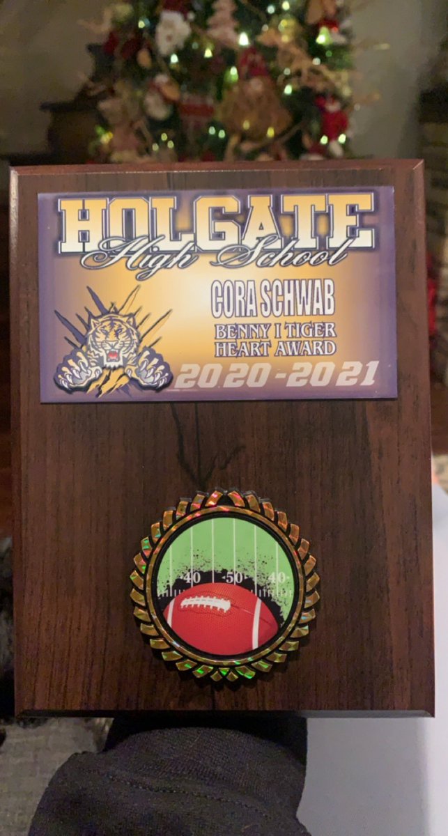 coraschwab28's tweet photo. Today I was awarded the Benny I. Tiger Heart Scholarship and I couldn’t be more excited! Thank you to @cwag58 and all of the boys for making the last 4 years unforgettable, I’m truly going to miss managing. Best of luck to the football team in the years to come. Go tigers🐯 https://t.co/wdaAxVhdT3
