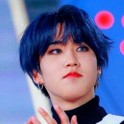 — han jisung ; blue 