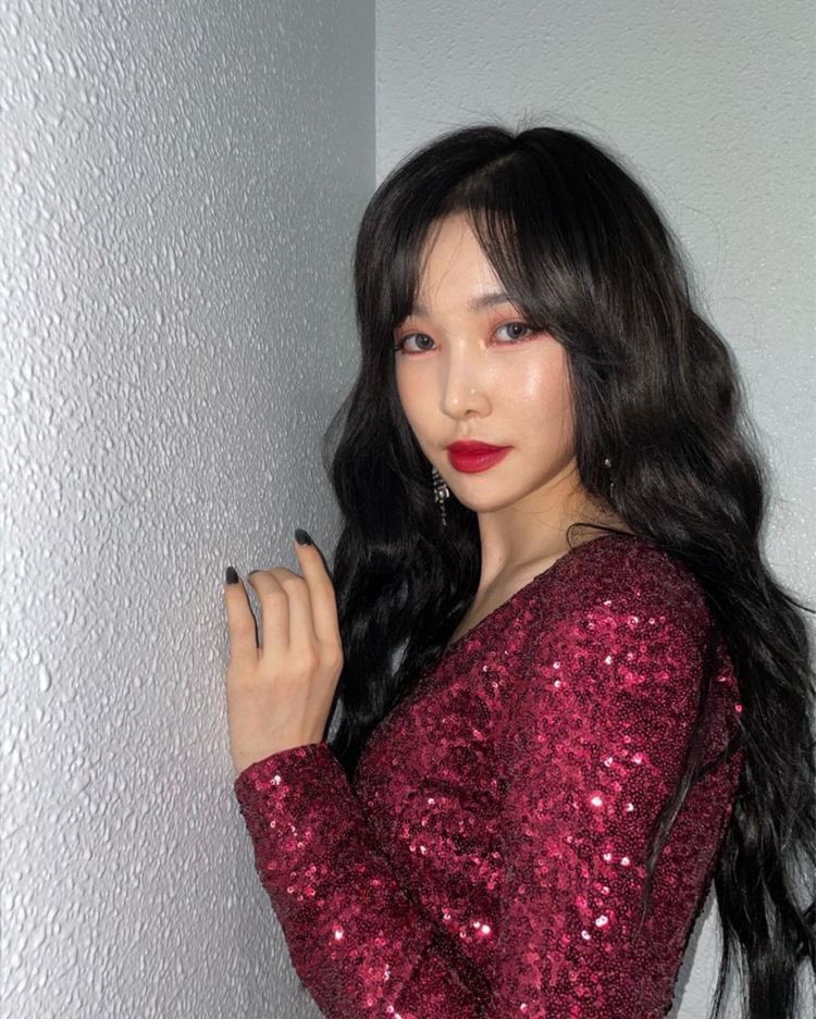 kordispatch's tweet photo. She is gorgeous, I can see why Taehyung fell for her. https://t.co/amkT0WkQCA
