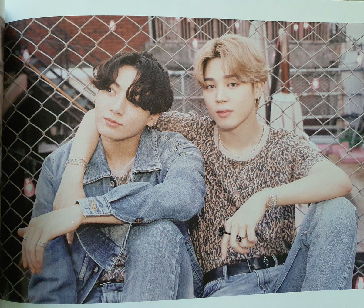 Peaches_BTS's tweet photo. 사진 예쁘게 못찍는 병이 있어요.... https://t.co/ErCpytOu0D