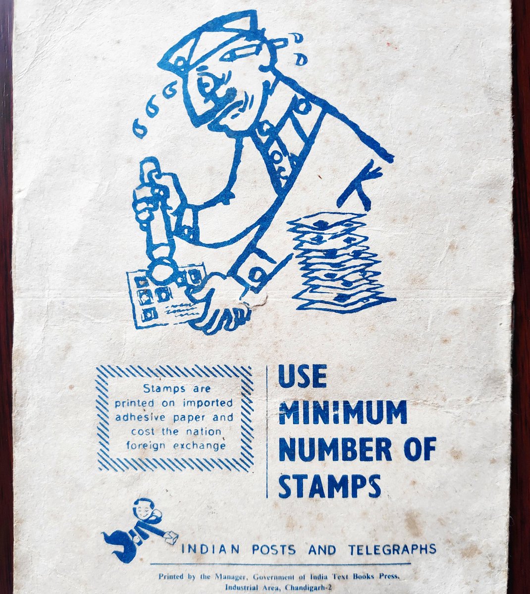 PhilatelyTimes's tweet photo. Once upon a time in #India
This illustration is on back of a BRL book used for Radio License.
#IndiaPost #philately #Stamps #IndiaStamps #IndianStamps #StampsOfIndia #Postman #Cancellation #Postmark https://t.co/72y0vZGuSf