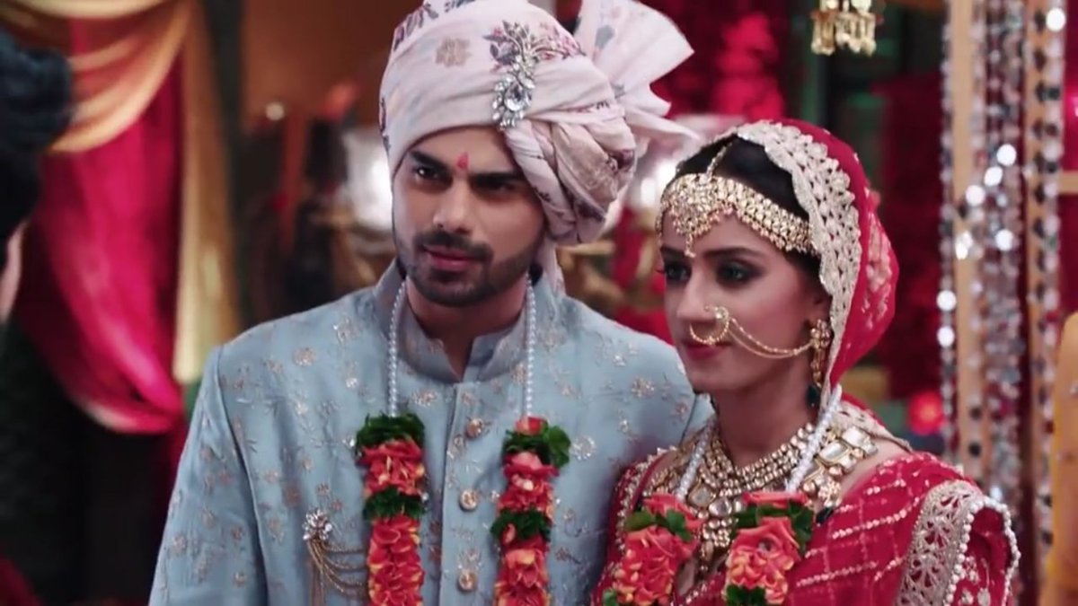 wannabecurious9's tweet photo. Happily married PreeRaj πππ
Preesha Srinivasan -> Preesha Khuraana -> Preesha Pillai, it's been a long journey but finally destiny wins π€§
#YehHaiChahatein #PreeRaj https://t.co/BQ7oeKJOdX