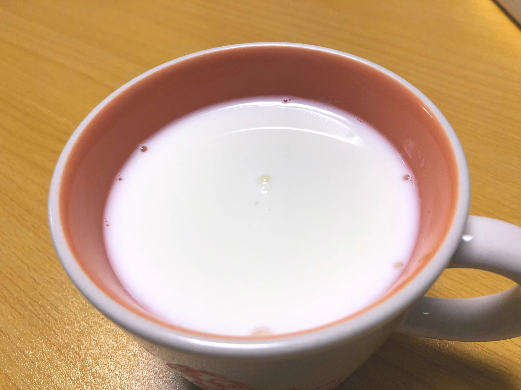 牛乳を温める人必見！砂糖を入れると膜が出来にくいようだ‼
