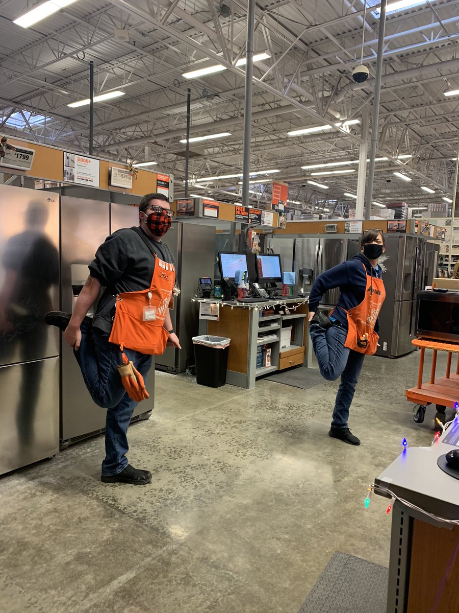 Mandy_Confer's tweet photo. Caught Dylan and Amanda stopping to stretch during their shift!!! Way to keep this muscles warmed up and making it fun by doing it together!!!  @JoshZamora5 @ASM4724 @AngelaHD4724  @DylanTHD4724 @AliceTHD4724 @KevinHurley4724 https://t.co/KwwnvsGkVt