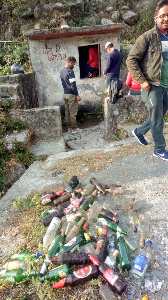 NSSRDChandigarh's tweet photo. #Not_ME_But_YOU
#RevivalOfNaturalWater
#NSSunit of Govt. College, Dharamshala working for revival of natural source of water in adopted village #Mohli at district #Kangra during #UnlockProcess of pandemic.
#United4EnvironmentIssue
@_NSSIndia @YASMinistry @KirenRijiju @PMOIndia https://t.co/pQGp7DsNXl