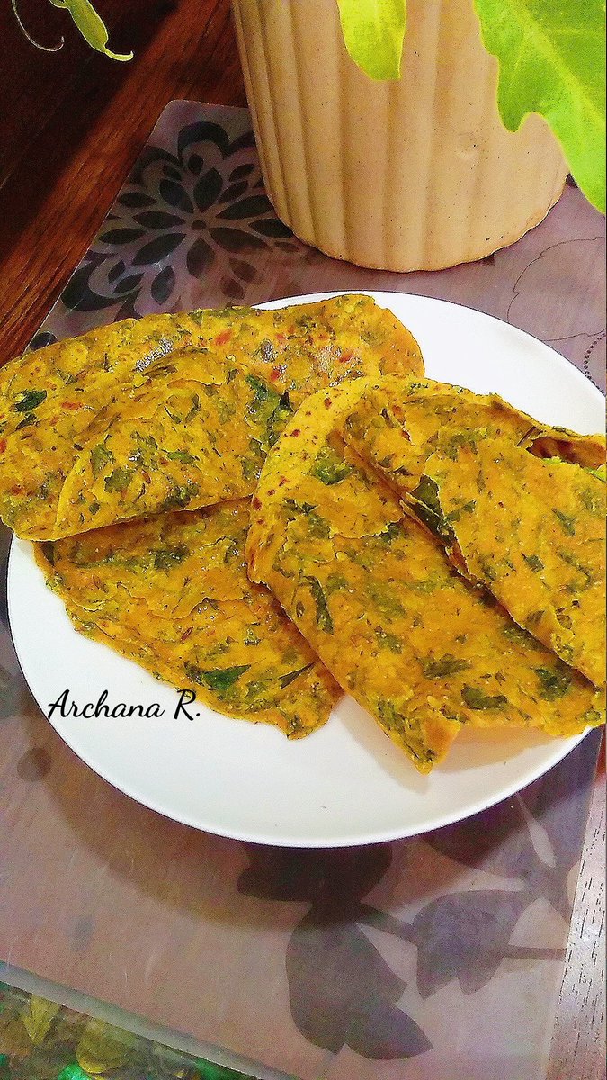 rautarchanared1's tweet image. #Super_tasty , #Super_soft , #MultiLayered #Super_healthy
असा मी तरी आज पर्यंत #मेथीचे_त्रिकोणीपराठे बनवले नव्हते..इतके टेस्टी की नुसते जरी खाल्ले तरी खूप मस्त मऊ व लुसलुशीत लागतात👌कडू तर अजिबातच नाही..
 
#अर्चना_रेसिपी
#माझाक्लिक
#म #मराठी