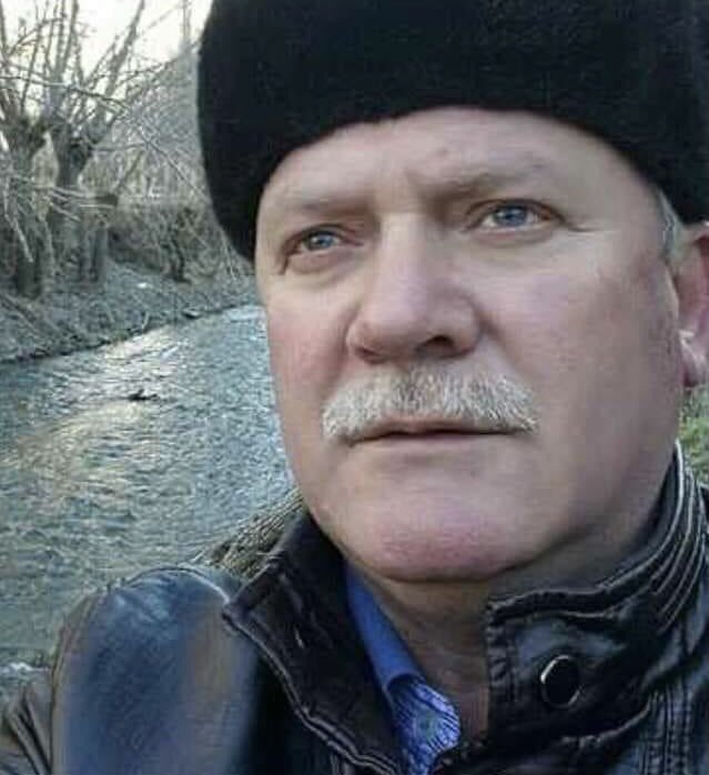 İnancımız için hep bir mücadele içinde olduğuna şehadet ettiğimiz kara kalpaklı ak yürekli Mithat Sevin abimiz vefat etti. Rabbim mekanını cennet eylesin.