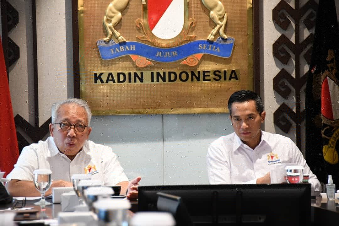 Kadin_Indonesia's tweet photo. Ketua Penyelenggara Musyawarah Nasional (MUNAS) VIII Kadin, @anindyabakrie memimpin jalannya rapat gabungan Panitia Pengarah yang diketuai Benny Sutrisno dan Panitia Pelaksana yang diketuai Nita Yudi di Menara Kadin Indonesia, Rabu (16/12/2020). https://t.co/pf3mSbtKvo