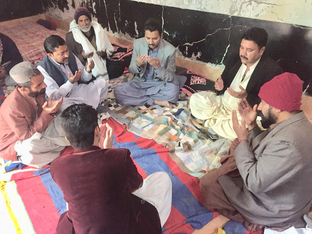 AliBhat47481283's tweet photo. #لاڑکانہ_تاریخ_16_ڈسمبر:پاکستان پیپلز پارٹی سٹی ڈسٹرکٹ لاڑکانہ کے جنرل سیکریٹری انور علی لھر یونین کائونسل (10) میں پھچ کر امداد علی سانگی کی والدہ کی وفات پر تعذیت کی،اسی موقعی پر پ پ پ یونین کامیٹی(10)کے صدر عبدالحلیم راھوجو اور دیگر پارٹی عہدیداراں رہنماء بھے موجود تھے۔ https://t.co/qqLIscviLG