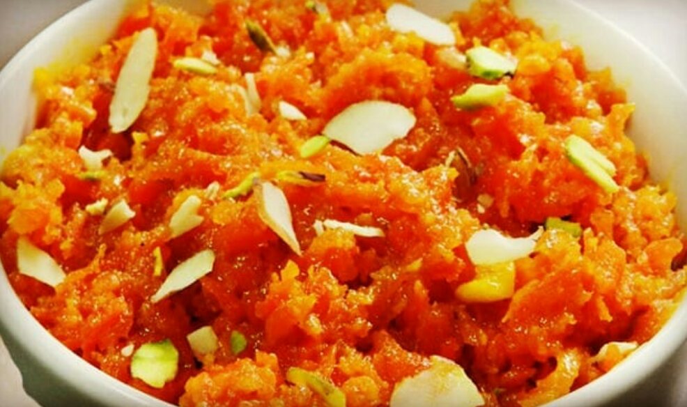 WorldJessys's tweet photo. Carrot halwa is also known as gajar ka halwa and gajorer halua. It is a carrot-based sweet dessert pudding in India It is made by  grated carrots with a specific amount of water, milk and sugar and then cooking while stirring regularly. https://t.co/wSqeCAE4E1 https://t.co/p5mvYVl5Cg