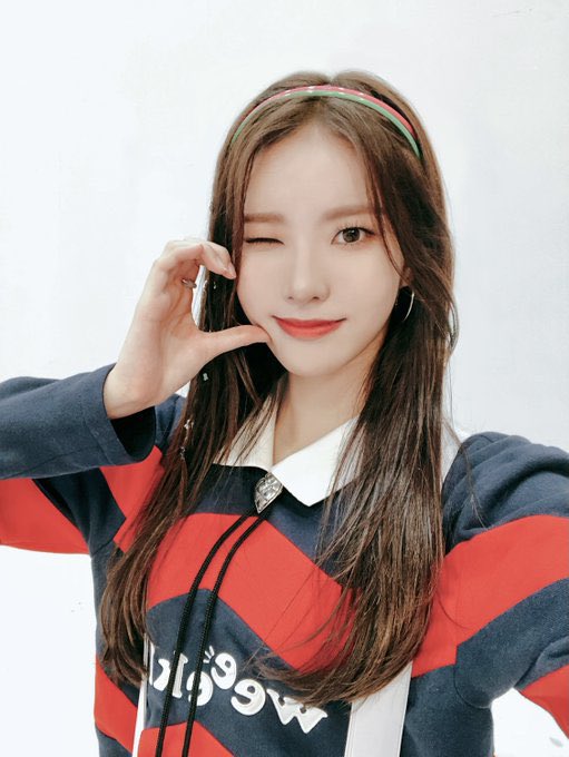 [] (Almost) all of Monday’s selfies: a thread #Weeekly  #위클리  #Monday  #먼데이