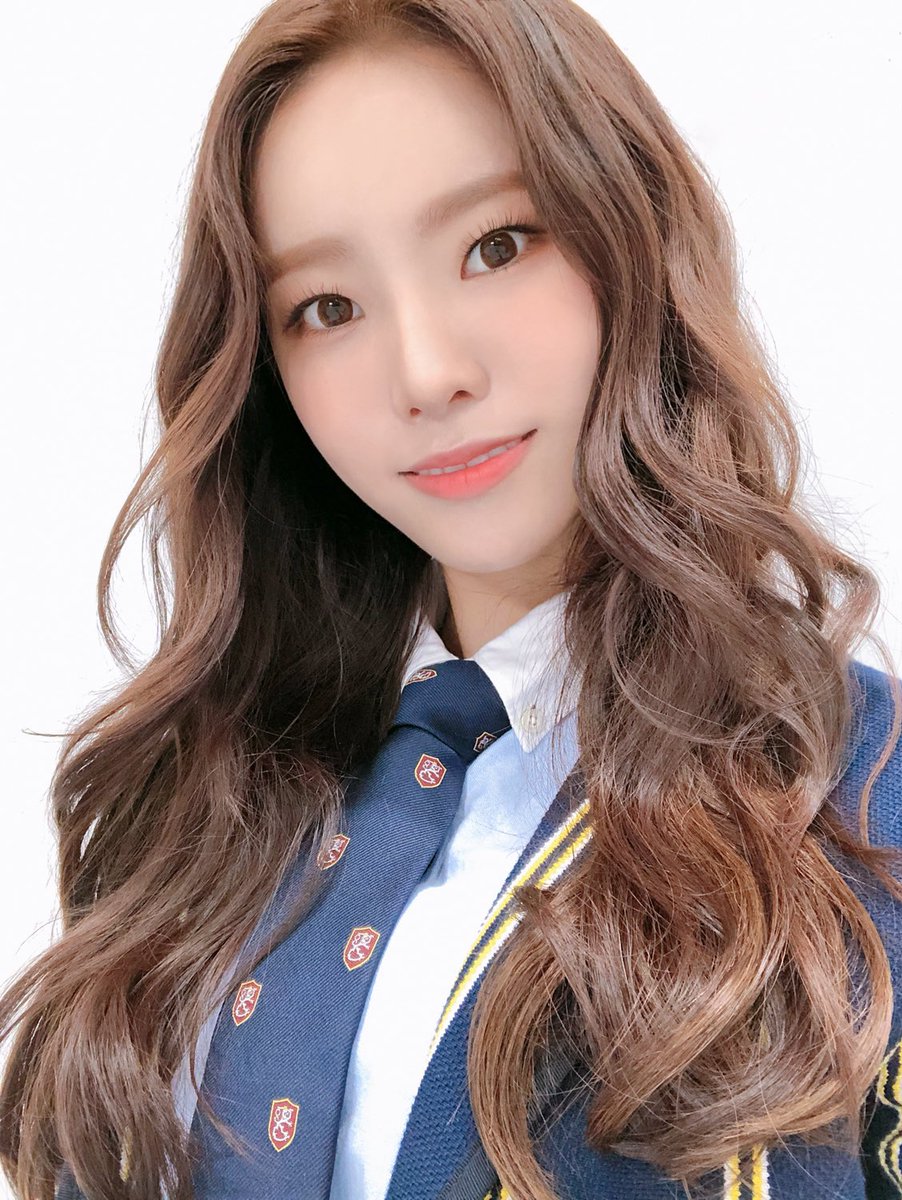 [] (Almost) all of Monday’s selfies: a thread #Weeekly  #위클리  #Monday  #먼데이