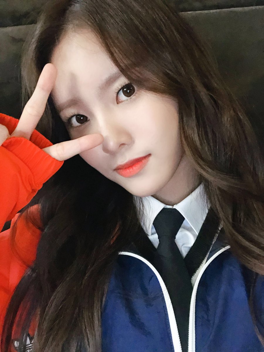 [] (Almost) all of Monday’s selfies: a thread #Weeekly  #위클리  #Monday  #먼데이