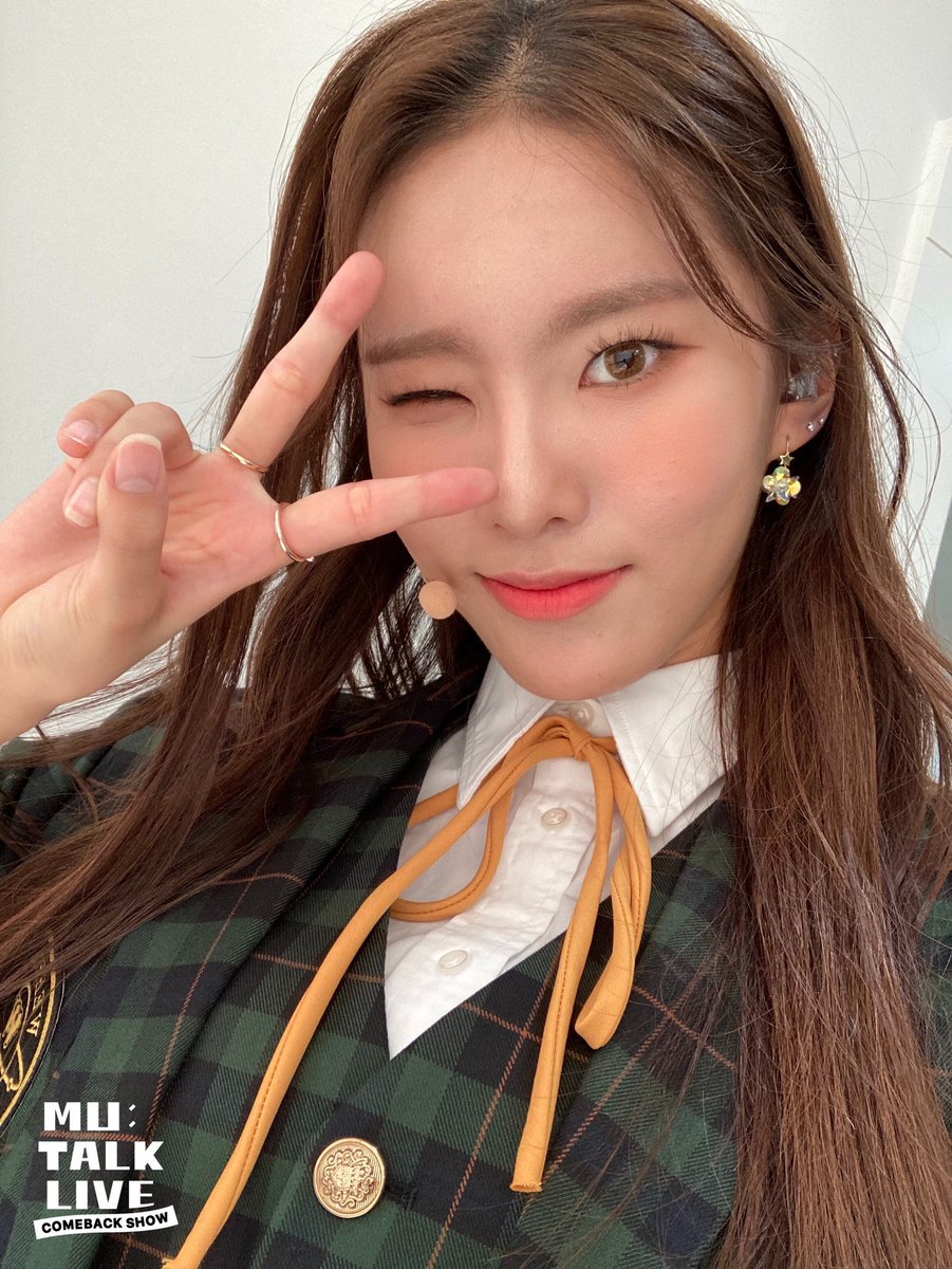 [] (Almost) all of Monday’s selfies: a thread #Weeekly  #위클리  #Monday  #먼데이