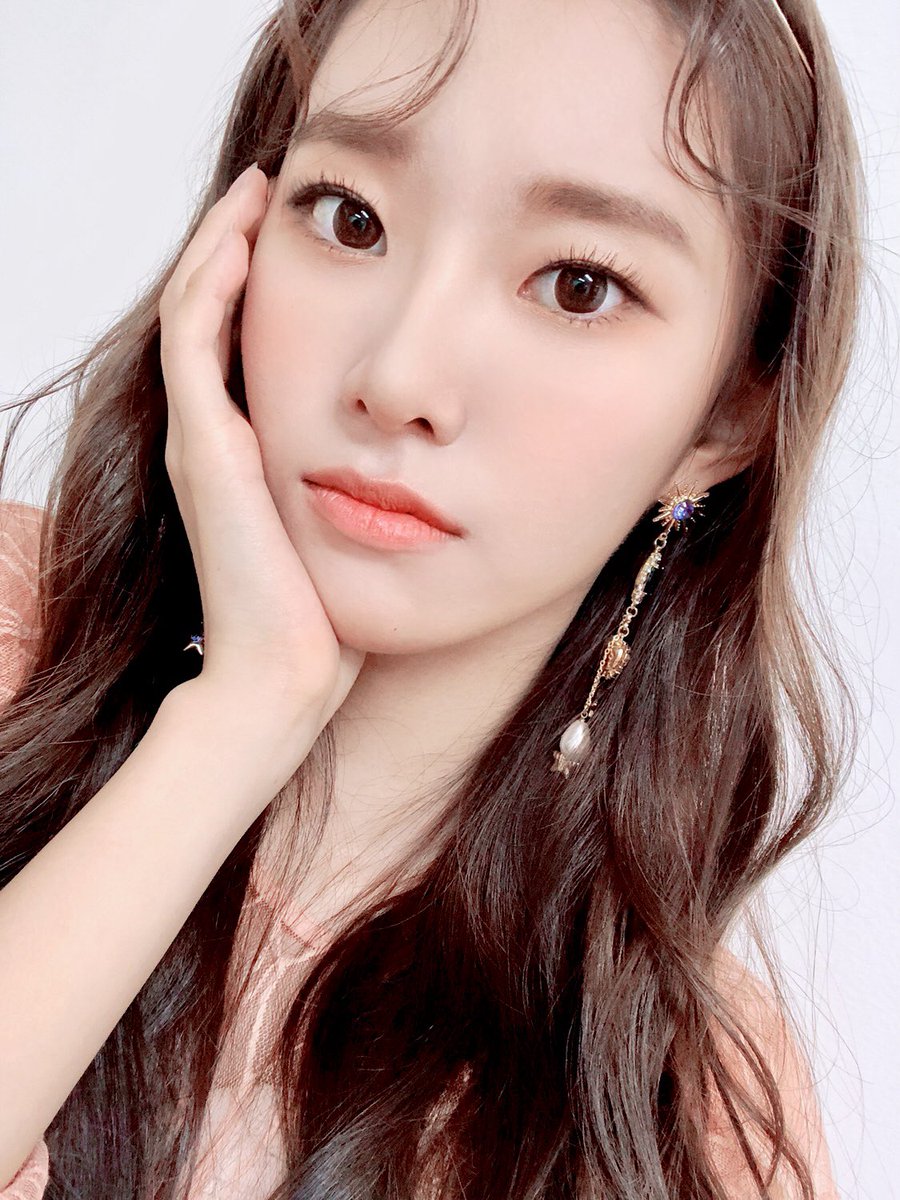 [] (Almost) all of Monday’s selfies: a thread #Weeekly  #위클리  #Monday  #먼데이