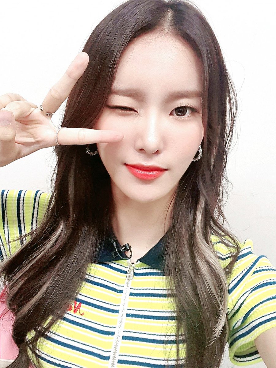 [] (Almost) all of Monday’s selfies: a thread #Weeekly  #위클리  #Monday  #먼데이