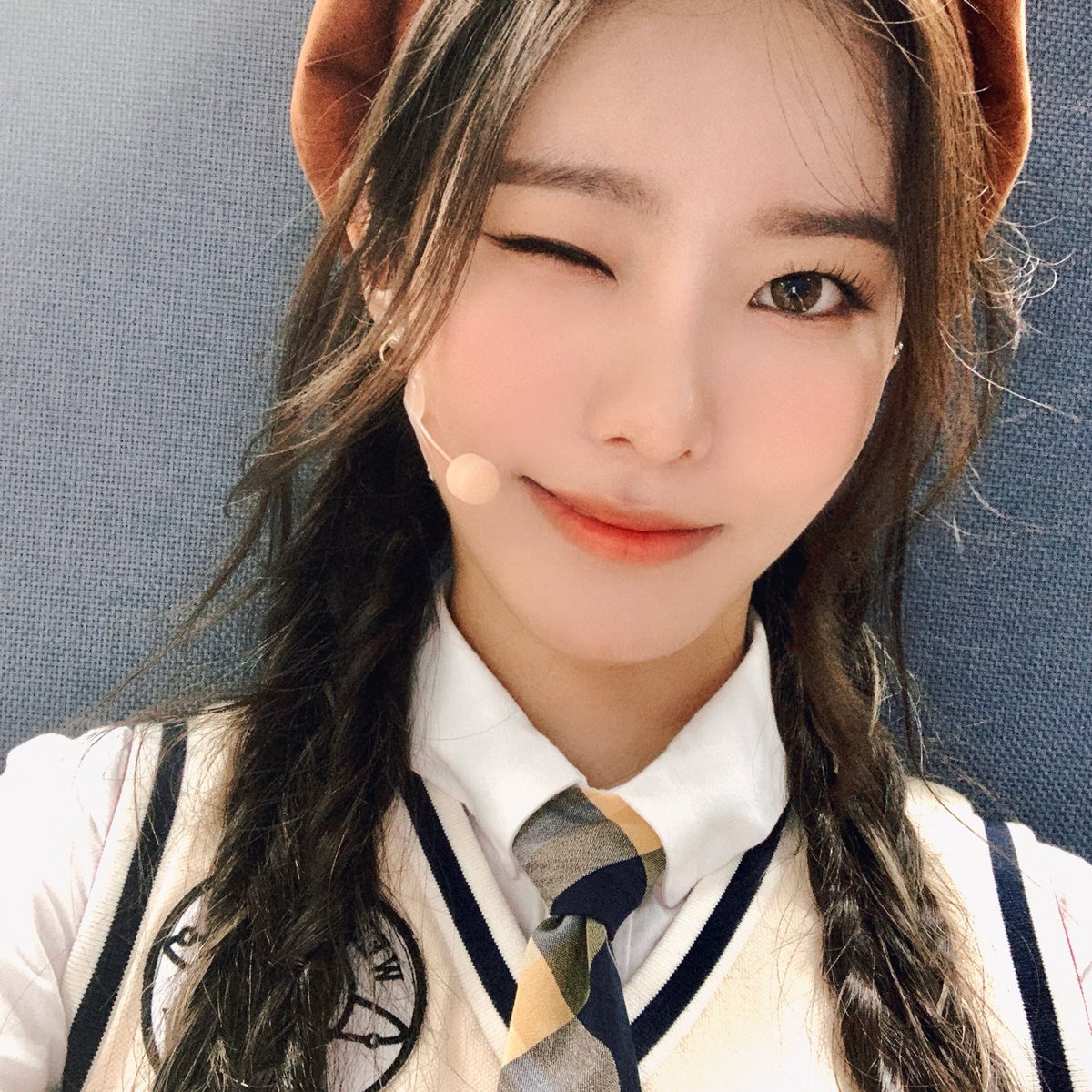 [] (Almost) all of Monday’s selfies: a thread #Weeekly  #위클리  #Monday  #먼데이