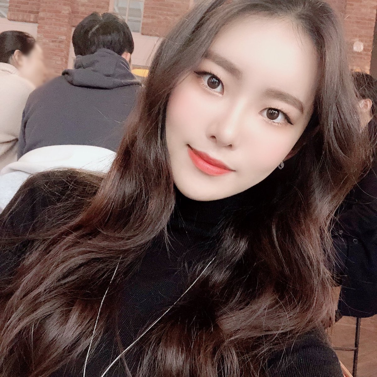 [] (Almost) all of Monday’s selfies: a thread #Weeekly  #위클리  #Monday  #먼데이