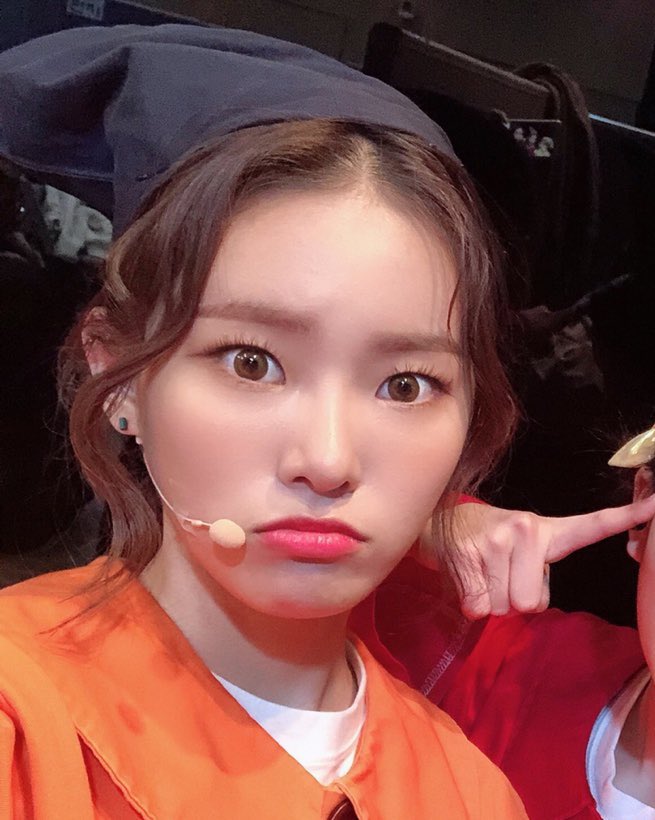 [] (Almost) all of Monday’s selfies: a thread #Weeekly  #위클리  #Monday  #먼데이