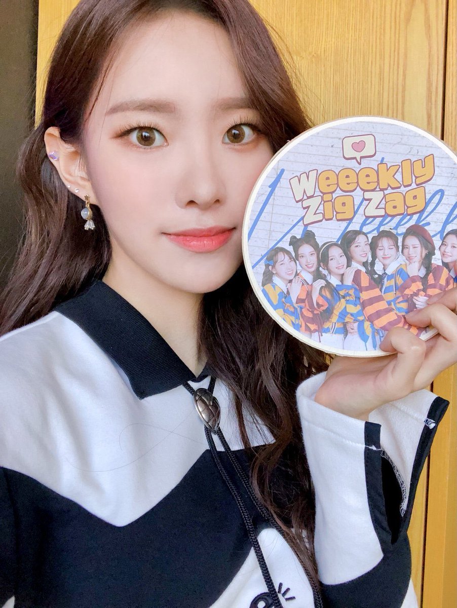 [] (Almost) all of Monday’s selfies: a thread #Weeekly  #위클리  #Monday  #먼데이