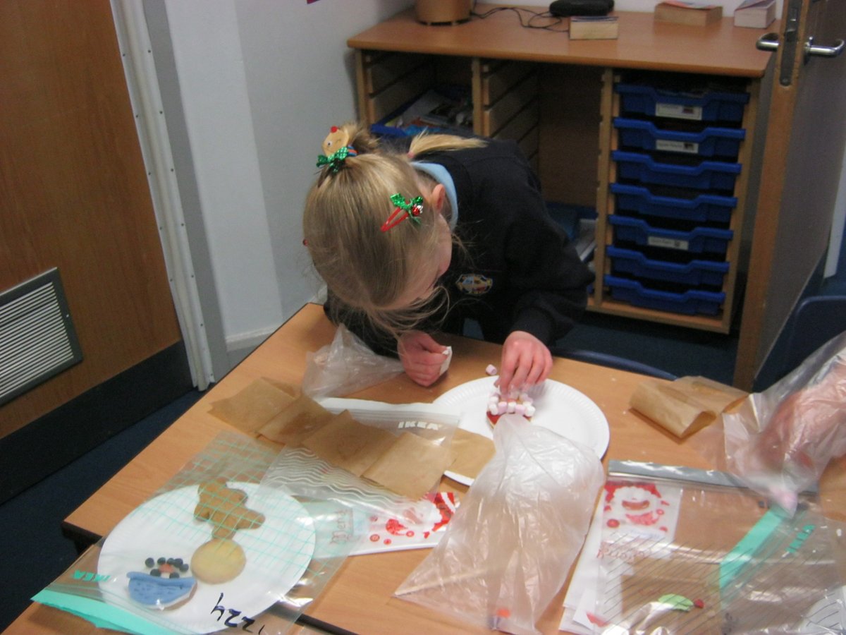 StStephensPSch's tweet photo. Class F enjoying getting creative with homemade Christmas  biscuit decoration packs made by fantastic parents Tracey Panting and Leesa Kilvert. A massive thank you for all the time and expense spent in providing us with this fantastic activity. Wishing you all a merry Christmas. https://t.co/m2IQMRmBvC