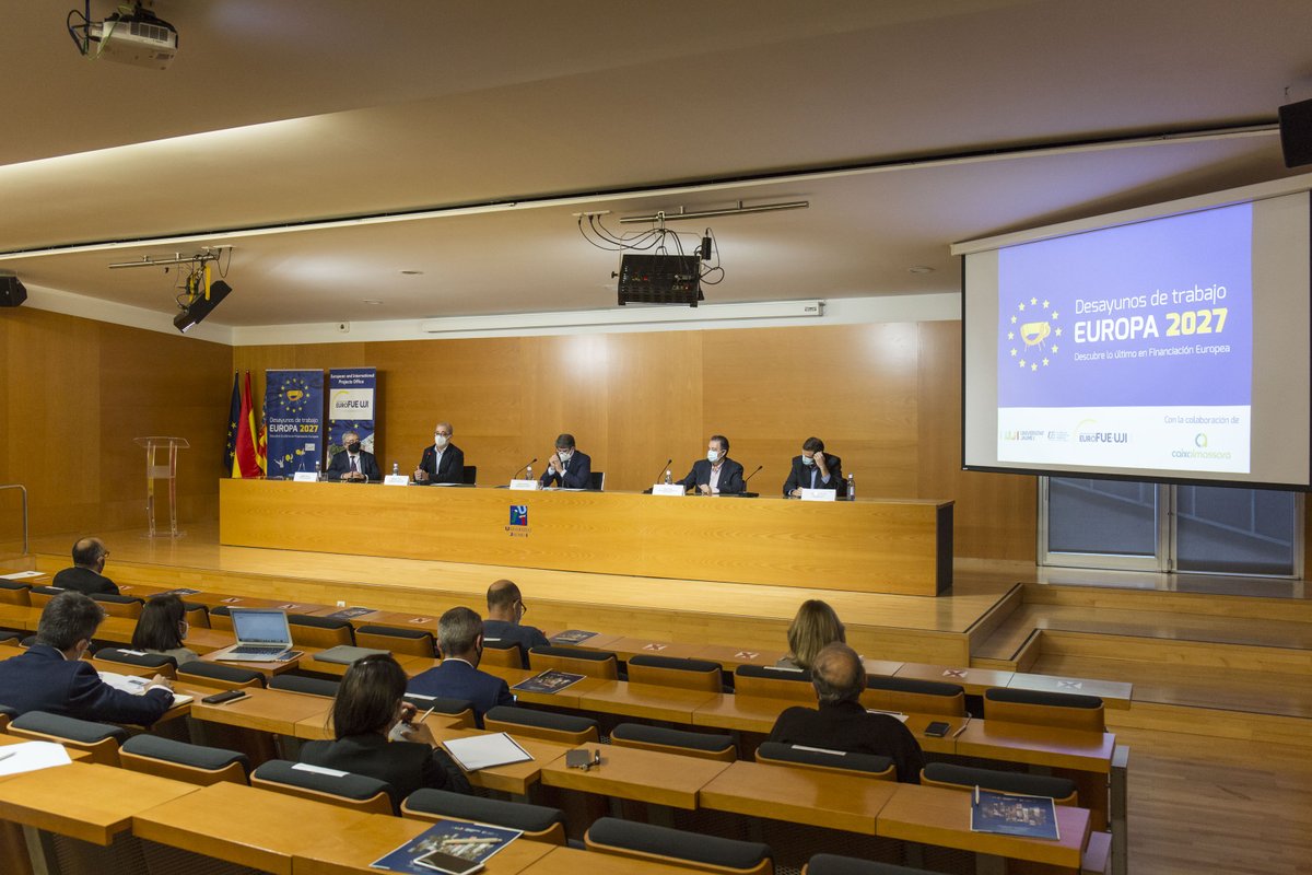 NelaGomezV's tweet photo. Gracias @JoseVilar3 del @GVAivace y José Luís Pérez #Torrescamara por vuestra presentación en la sesión #EICAccelerator de los #DesayunosEU2027 @fue_uji @EuroFUE_UJI y a los Patronos de la FUE-UJI por hacerlo posible https://t.co/ZTMji5vhjW