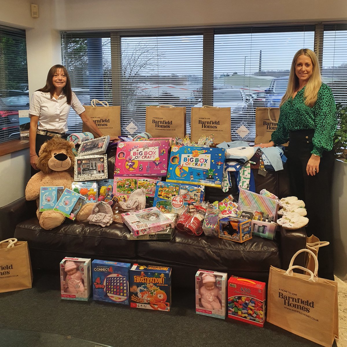 Charlotte and Tracy have made sure all the donations from last weeks Christmas jumper day were spent 🥰 🎅
Over £250 was raised, which will ensure some of the underprivileged children in #Burnley receive a lovely gift on Christmas morning:
DONATE: burnleytogether.org.uk/presentappeal/