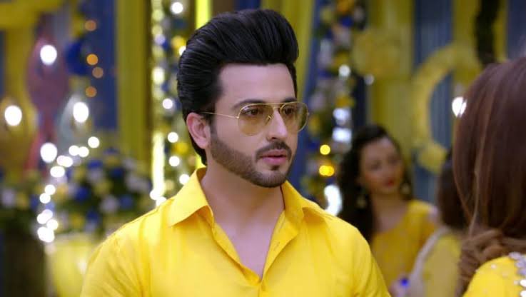 . @DheerajDhoopar wearing shades, a thread. Catch more of him on  #KundaliBhagya, Mon-Fri at 9:30 PM on  #ZeeTV  #JioTV! #TKL  #KaranLuthra  #DheerajDhoopar  #WednesdayMotivation