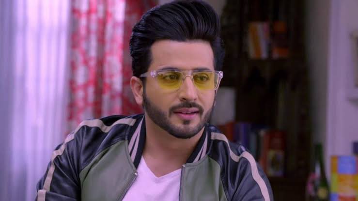 . @DheerajDhoopar wearing shades, a thread. Catch more of him on  #KundaliBhagya, Mon-Fri at 9:30 PM on  #ZeeTV  #JioTV! #TKL  #KaranLuthra  #DheerajDhoopar  #WednesdayMotivation