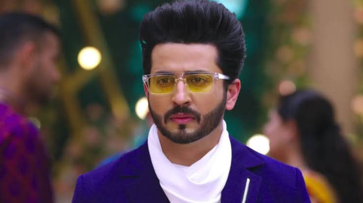 . @DheerajDhoopar wearing shades, a thread. Catch more of him on  #KundaliBhagya, Mon-Fri at 9:30 PM on  #ZeeTV  #JioTV! #TKL  #KaranLuthra  #DheerajDhoopar  #WednesdayMotivation