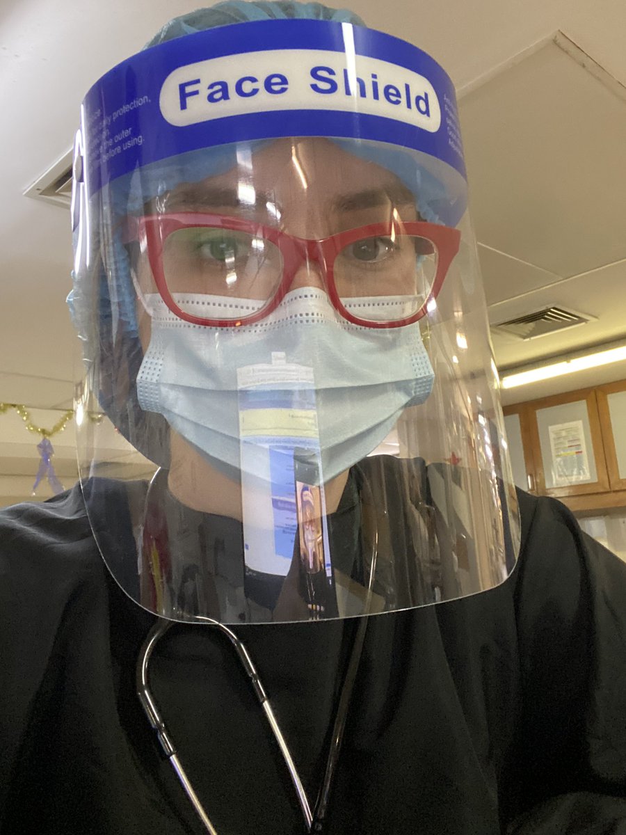 Así viendo pacientes 24hs de guardia. El cansancio mental de este año para el equipo de salud fue brutal y aún no vino lo peor.
Cumplan con las medidas!